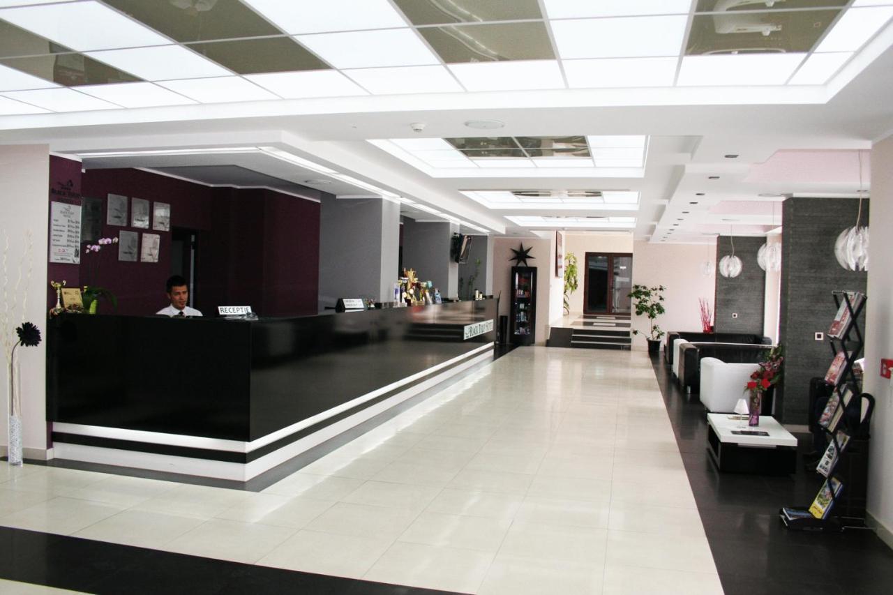 Black Tulip Hotel Dej Exterior foto